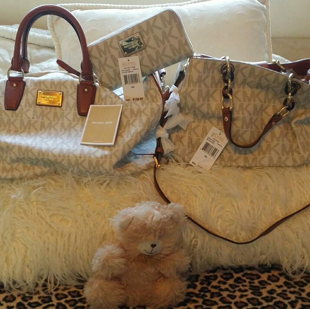 Michael Kors Duffle/Wallet/Handbag.
